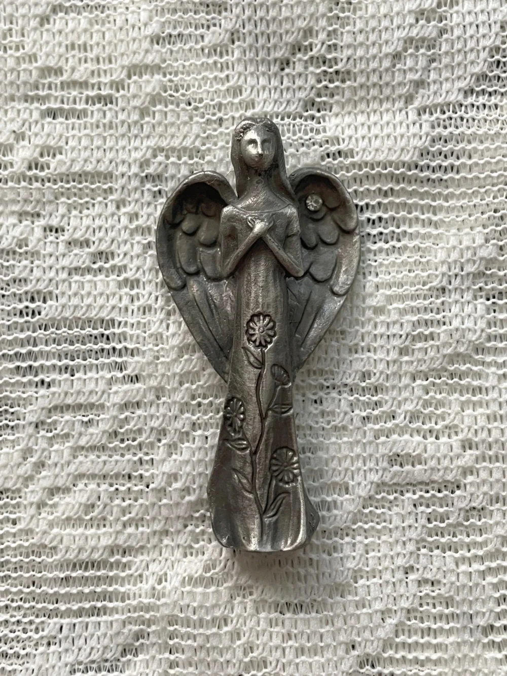 Antique-Style Angel With Gemstone and Flowers